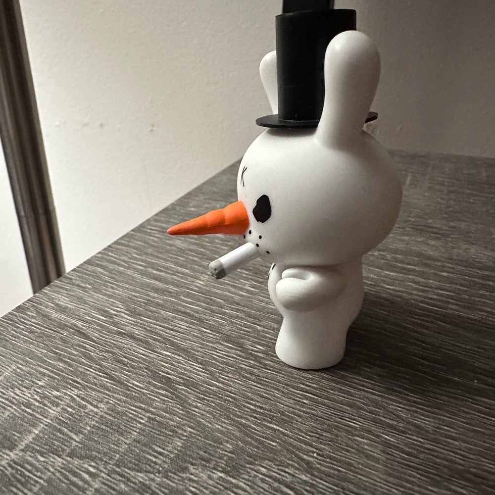 Kid robot Frank kozik snowman 2010 edition. - Picture 5 of 9